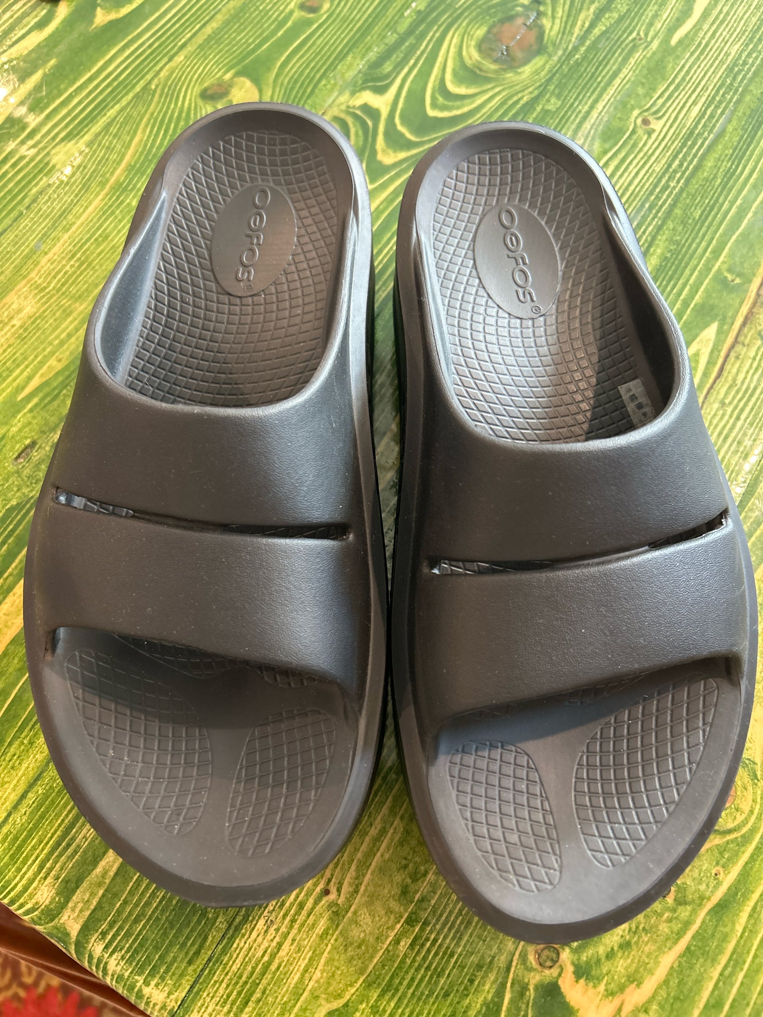 9 Oofos Recovery Sandals