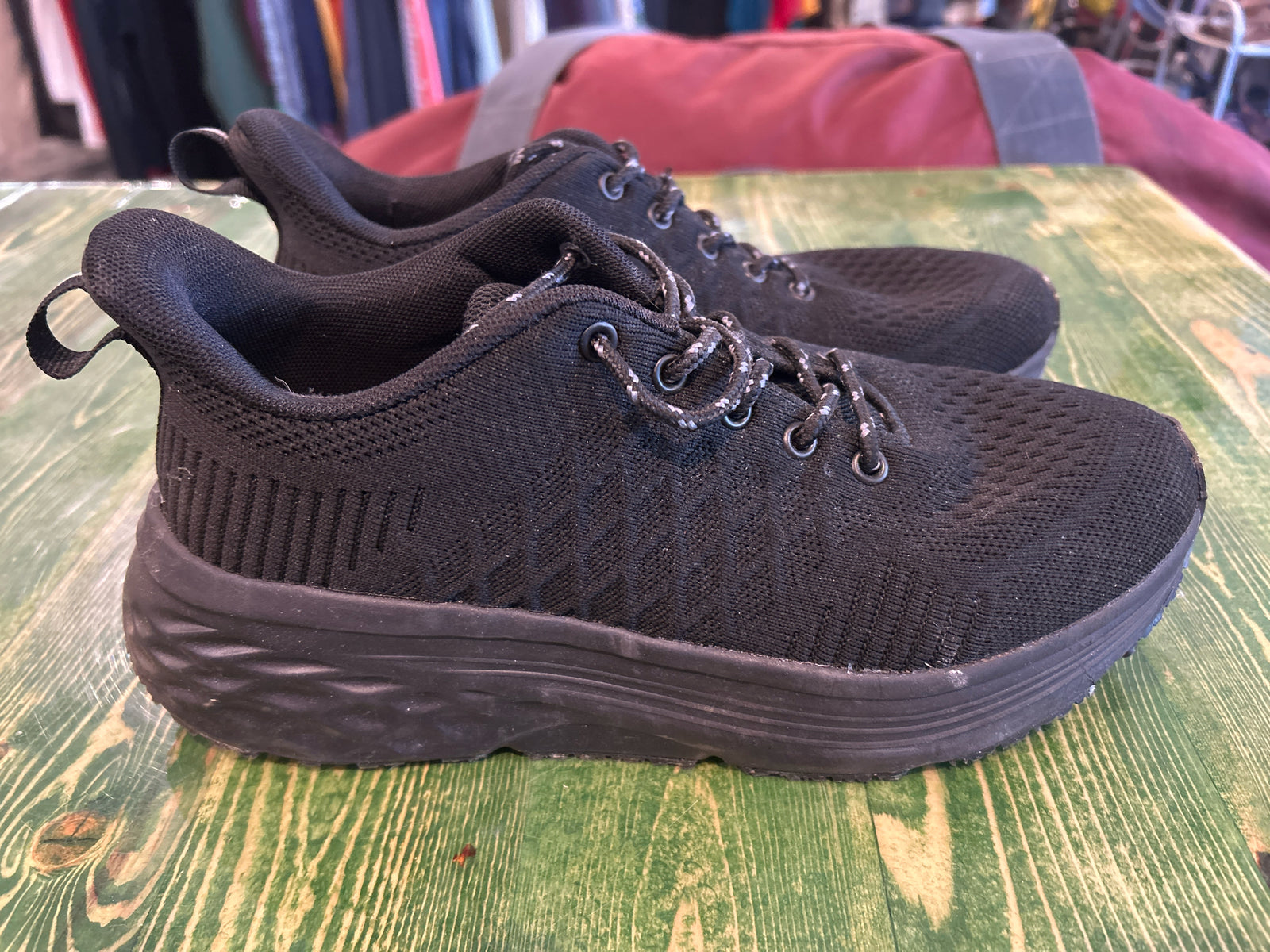 AVW Non Slip Size 9 Shoes