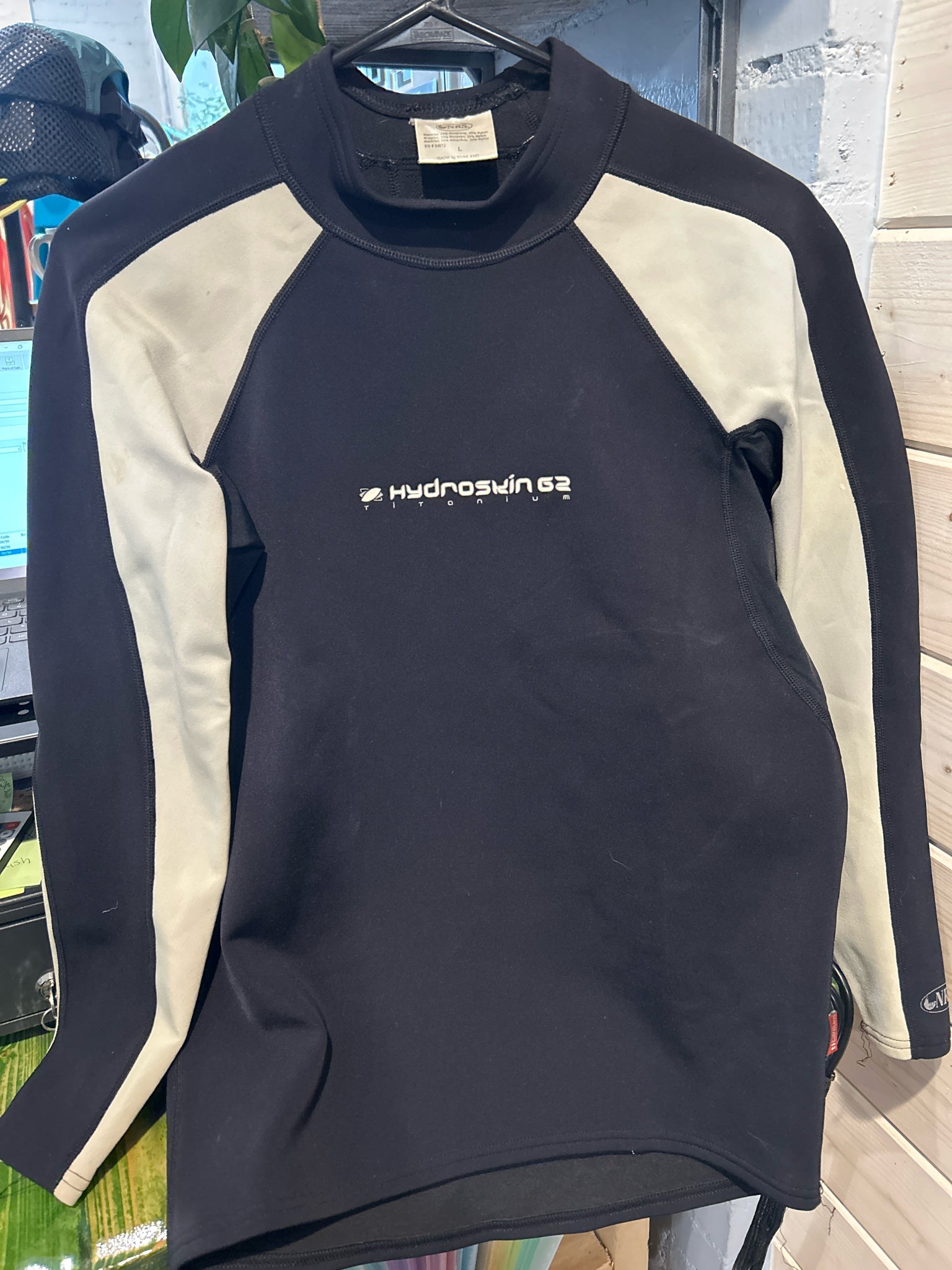 NRS Size L Shirt