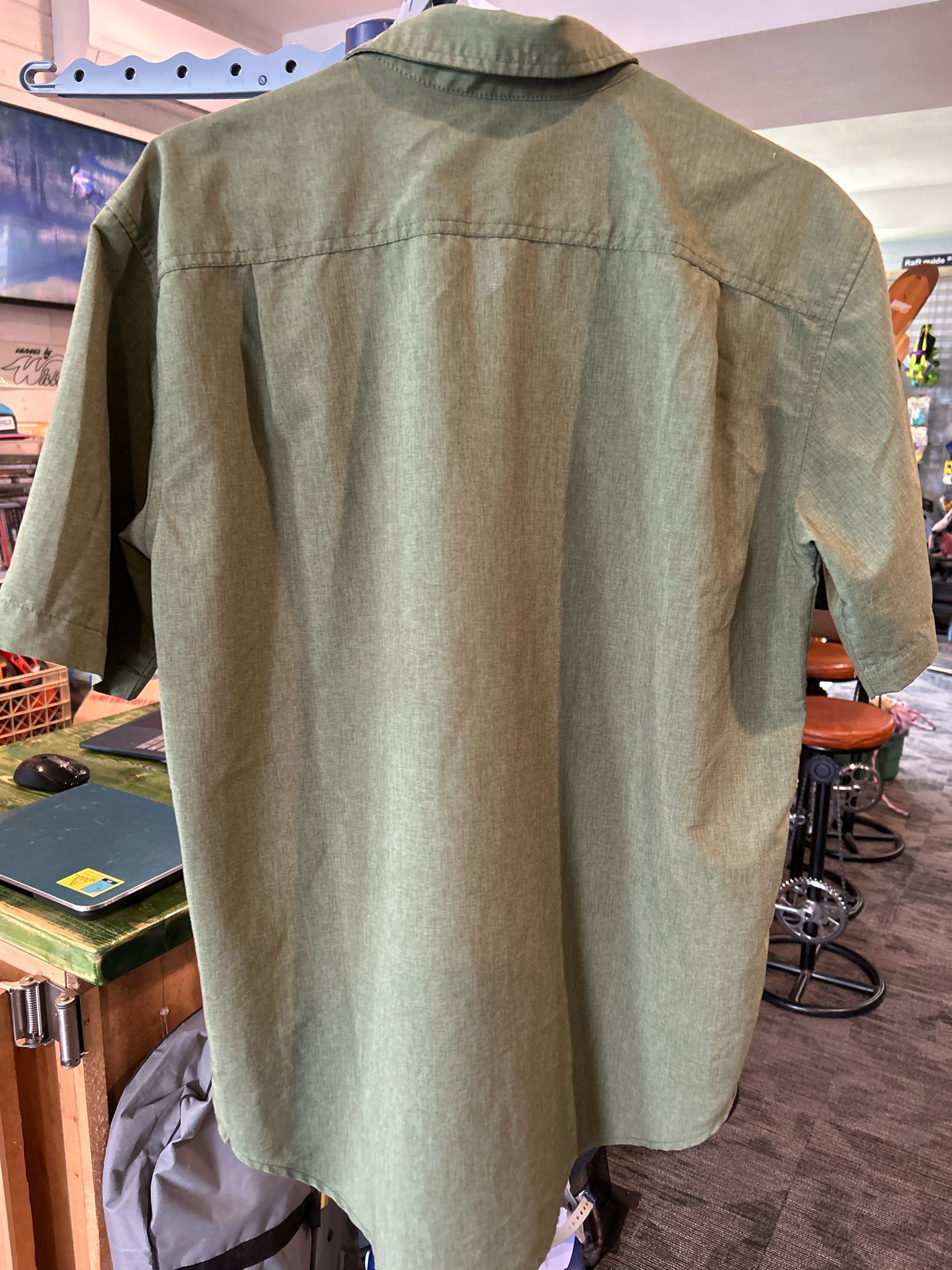 Size S Orvis Short Sleeve Shirt