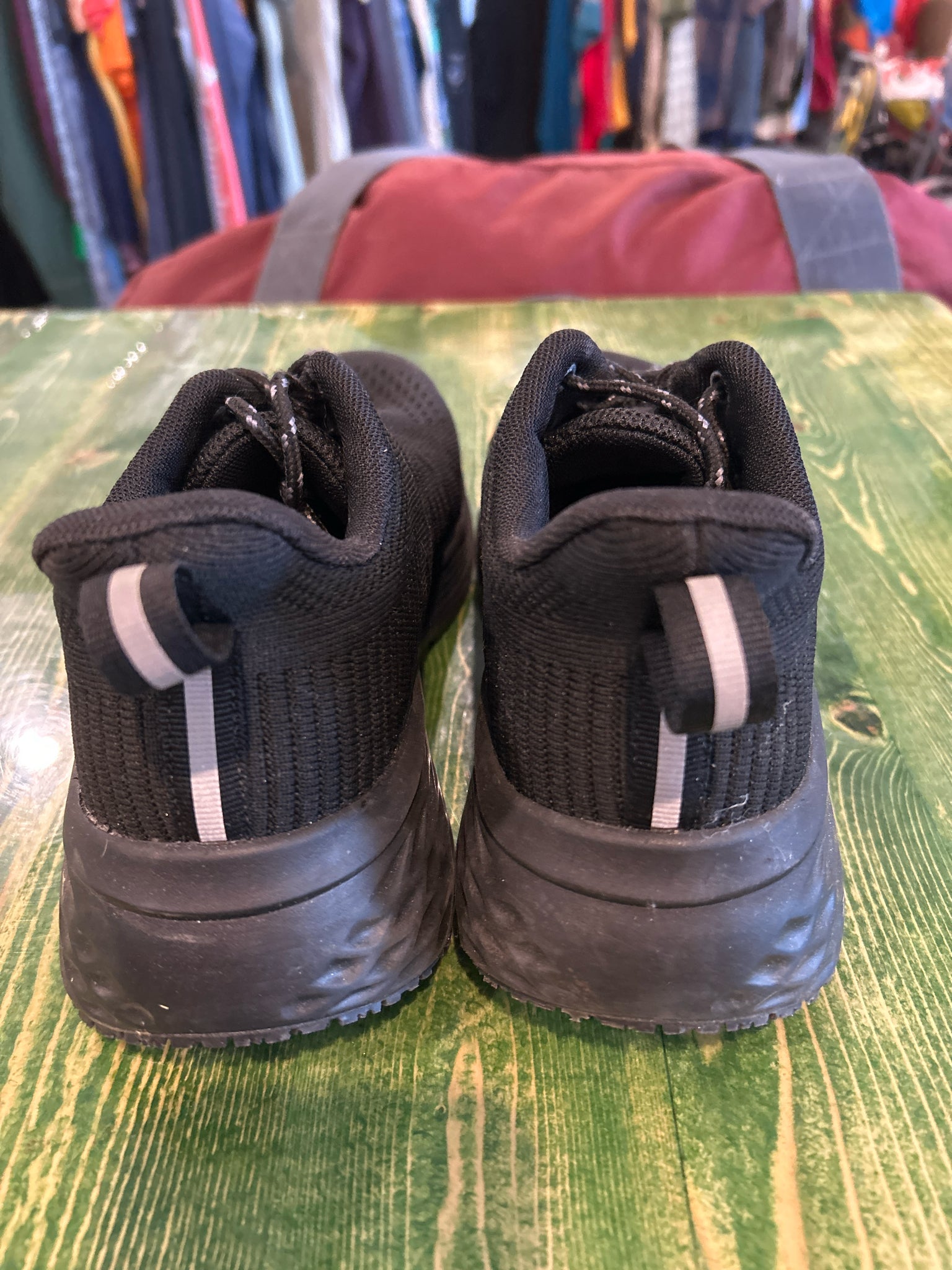 AVW Non Slip Size 9 Shoes