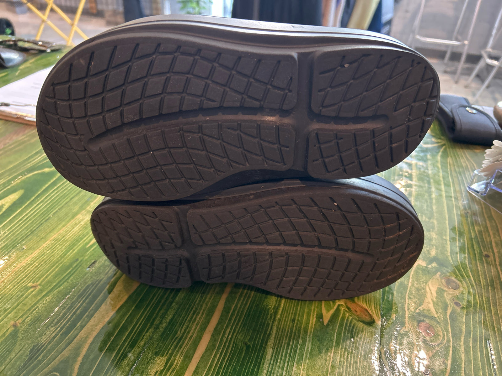 9 Oofos Recovery Sandals