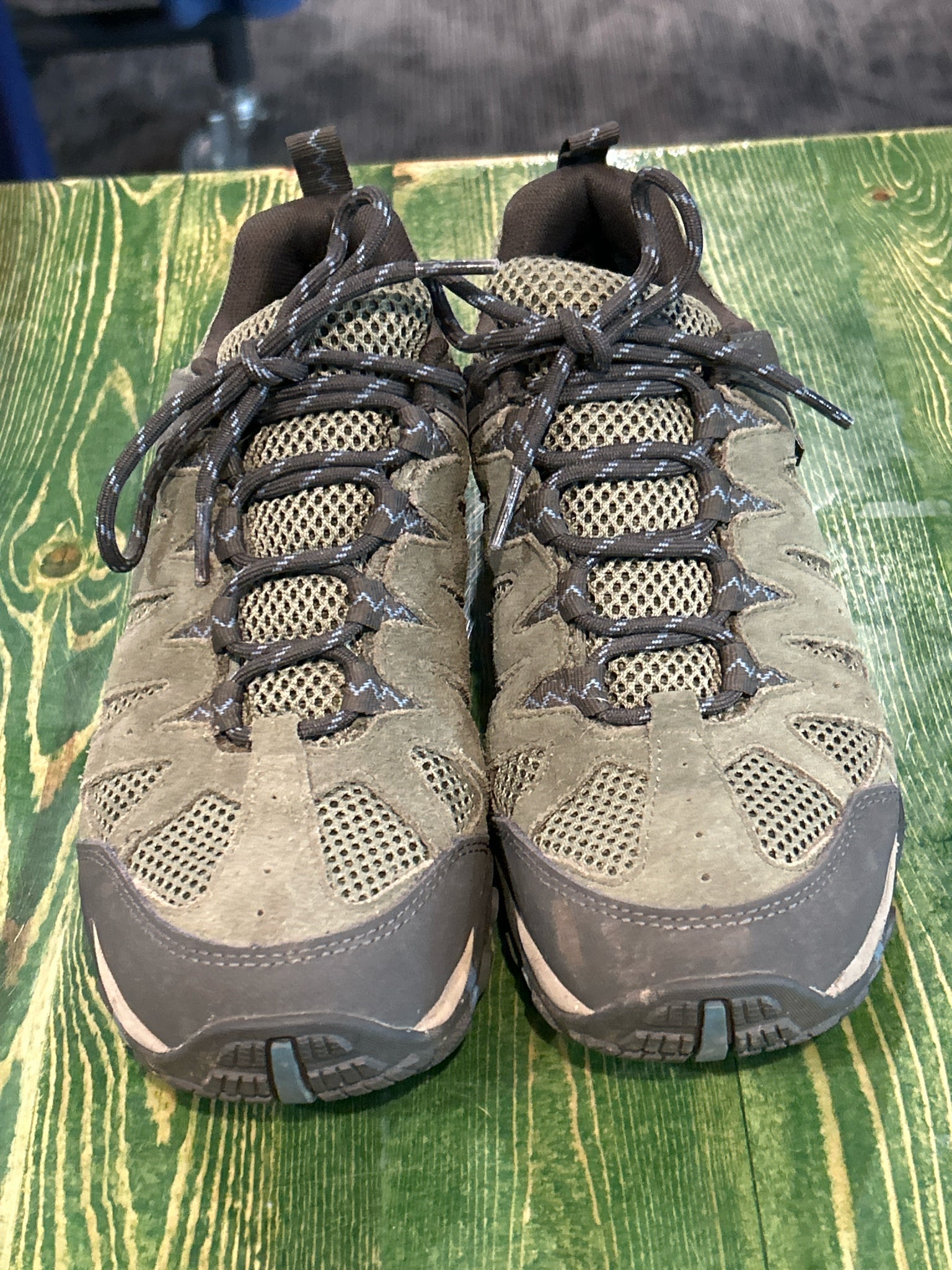 7.5 Merrell hiking shoe