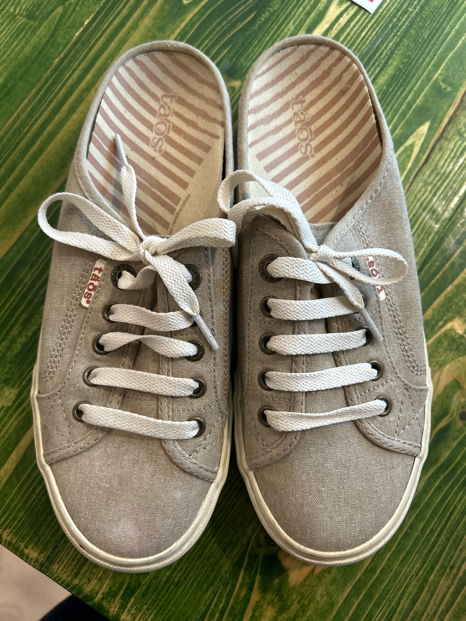 Taos Size 9 Tan Shoes