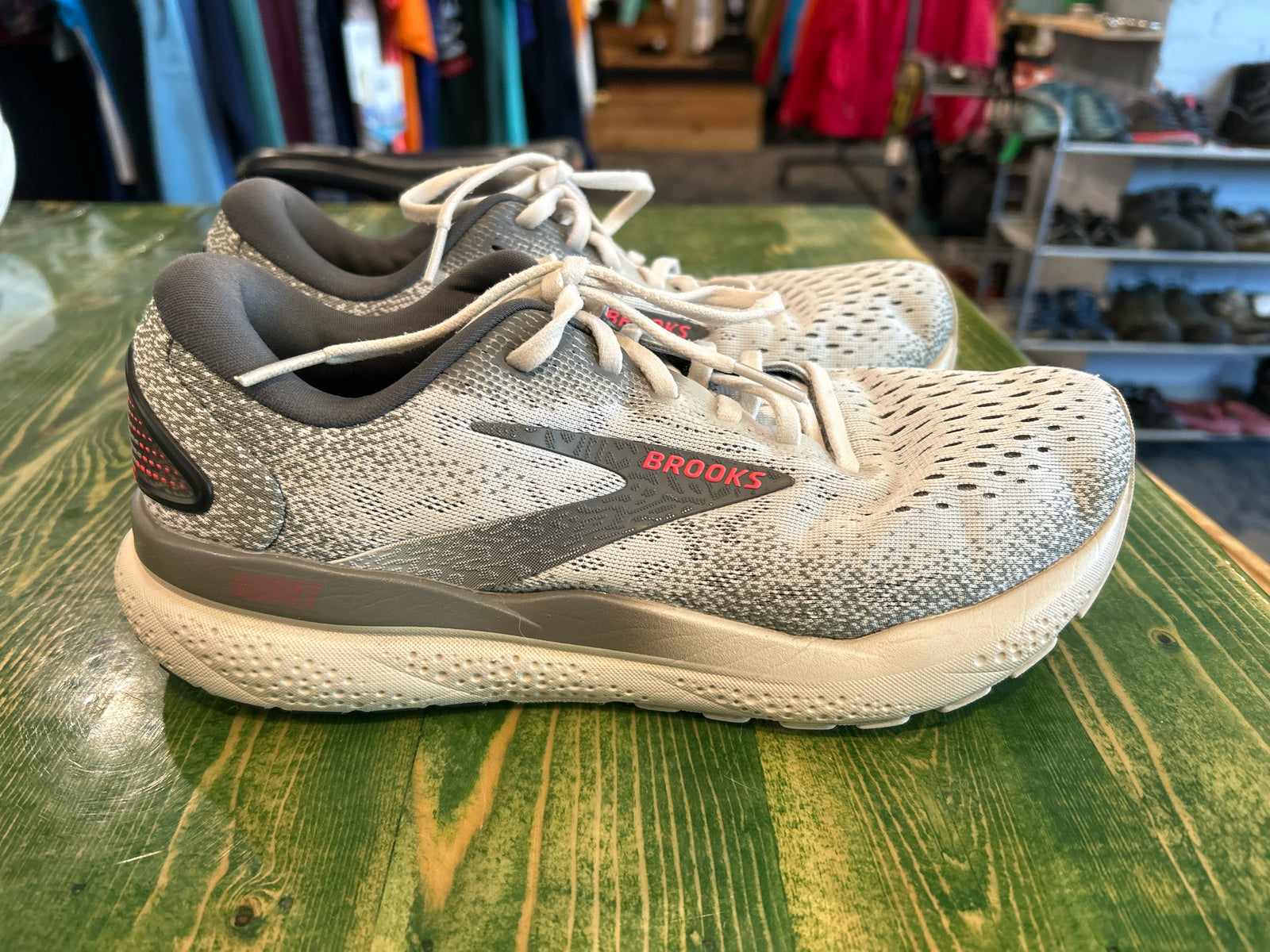 Brooks Size 8.5 Ghost Road Running Shoes