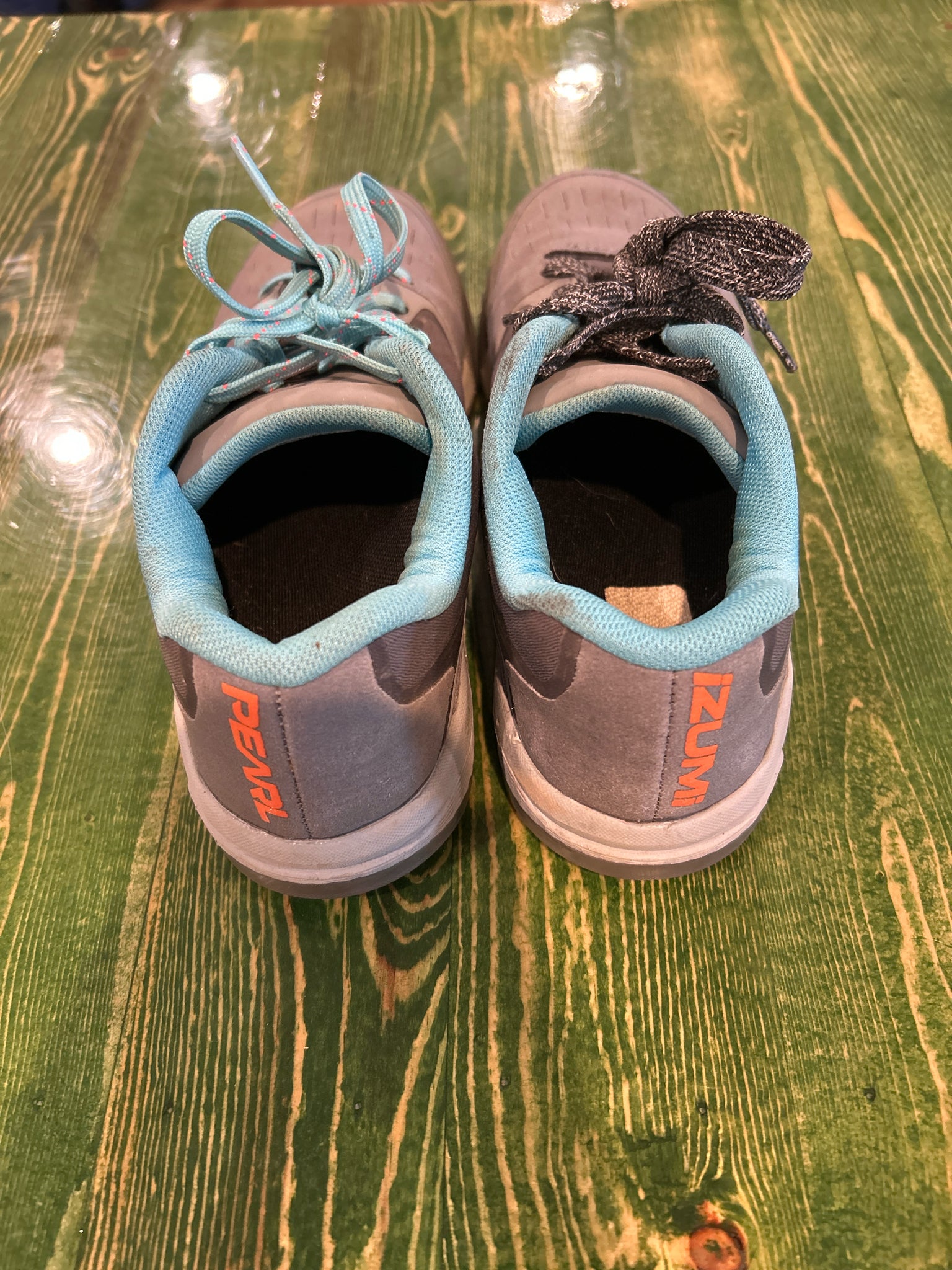 Pearl Izumi Size 9 Gray Shoes