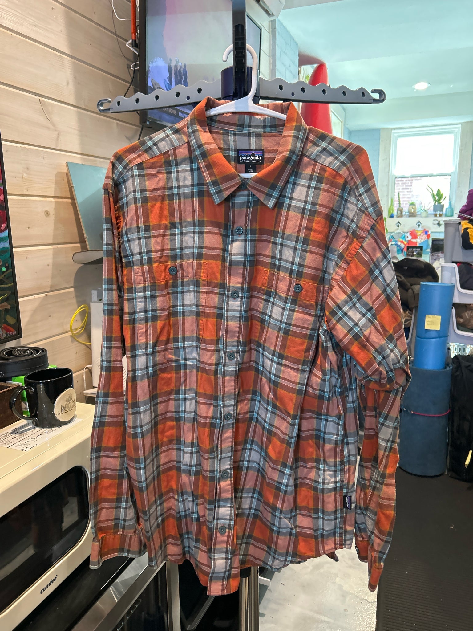 Men's Size Lg. Patagonia Button Up Long Sleeve Shirt