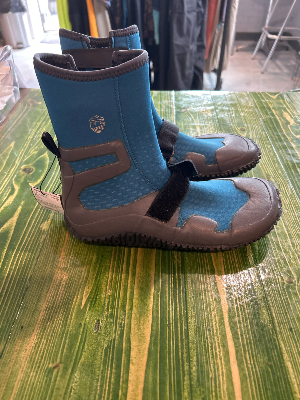 Women's Size 9 NRS Paddle Wetshoe