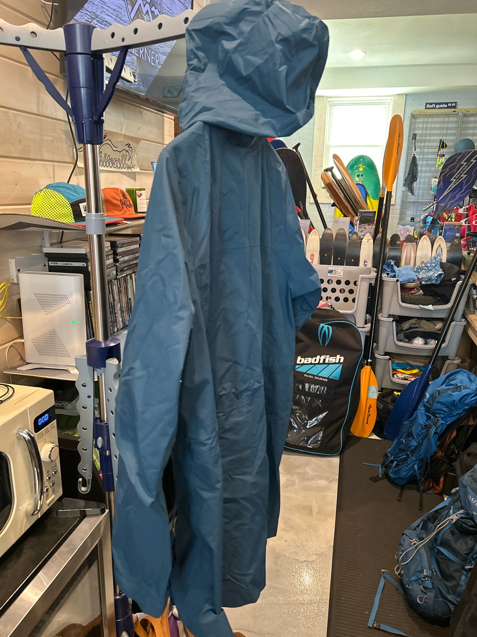 Size L REI Raincoat