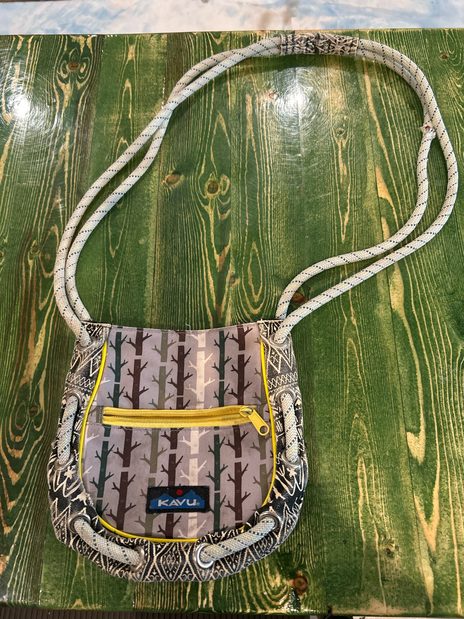 Kavu Mini Slingshot Crossbody Purse