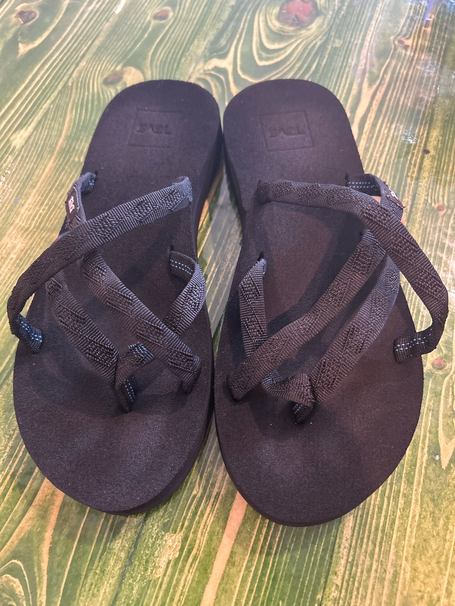 Size 7 Teva Olowahu Flip-flops