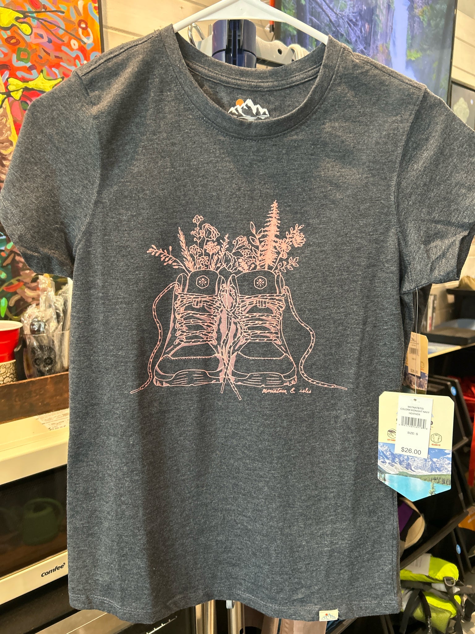 Size S Mountain and Isles short sleeve with Hiking Boots