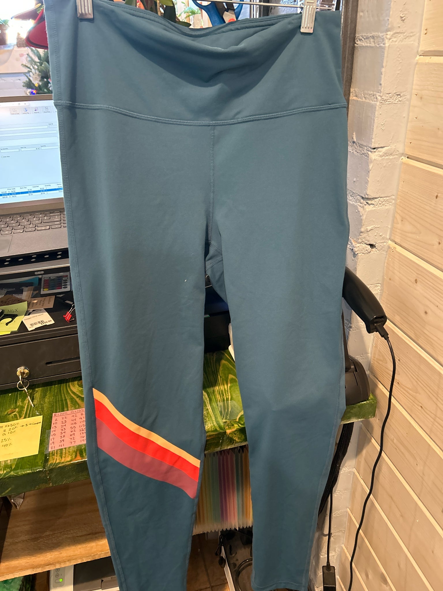 Size L FabFitFun Leggings