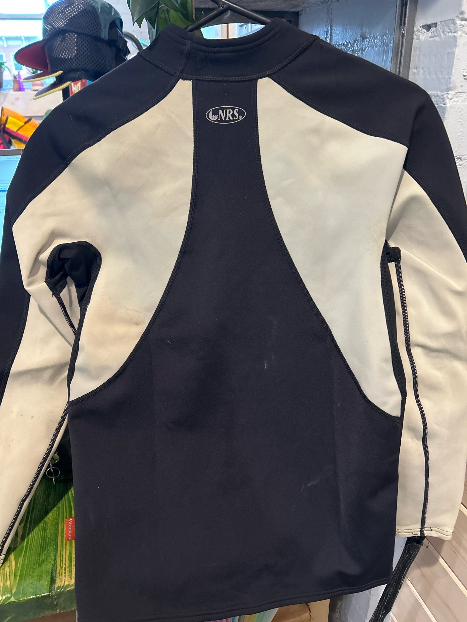 NRS Size L Shirt