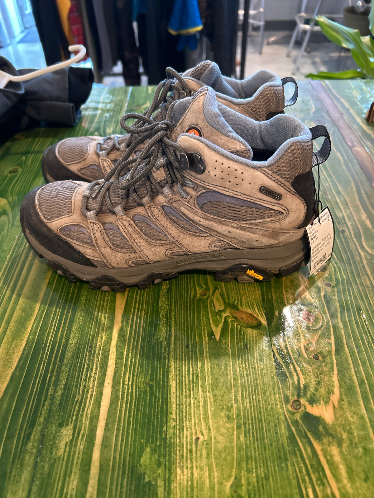 Women's Size 9.5 Merrell Moab 3 Mid Waterproof Hiking Shoe
