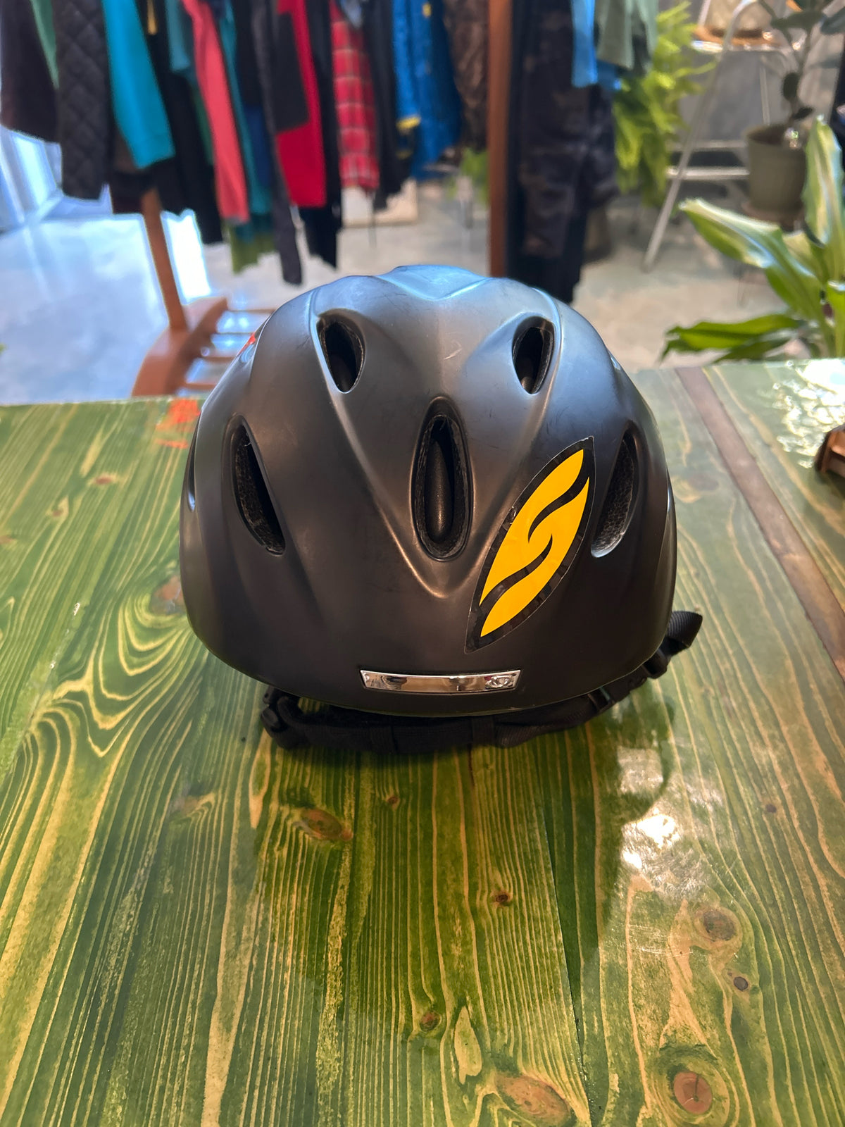 Size Md. Giro G9 Ski/Snowboard Helmet