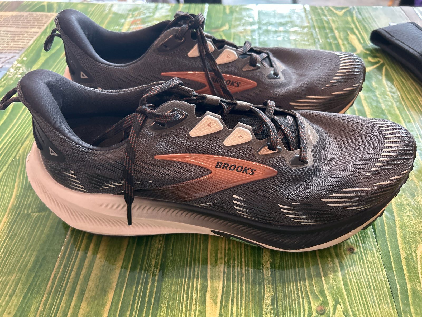 Brooks Ghost Trail Running Shoe Mens Size 9.5