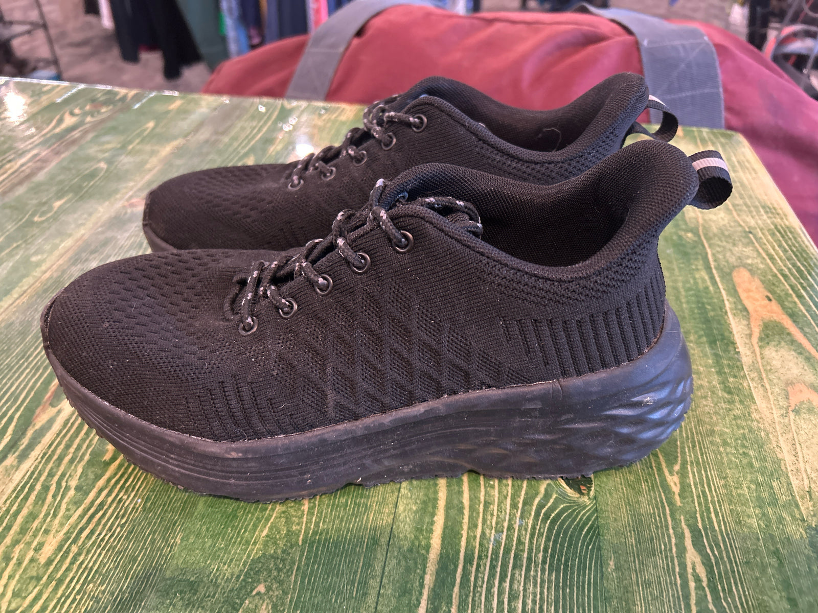 AVW Non Slip Size 9 Shoes