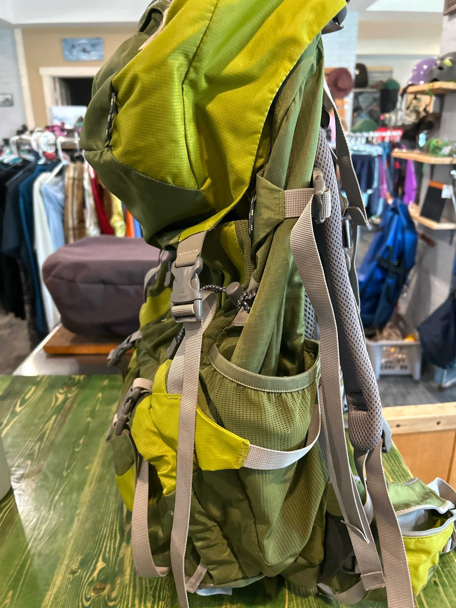Deuter ACT Lite 60+10 SL Backpack