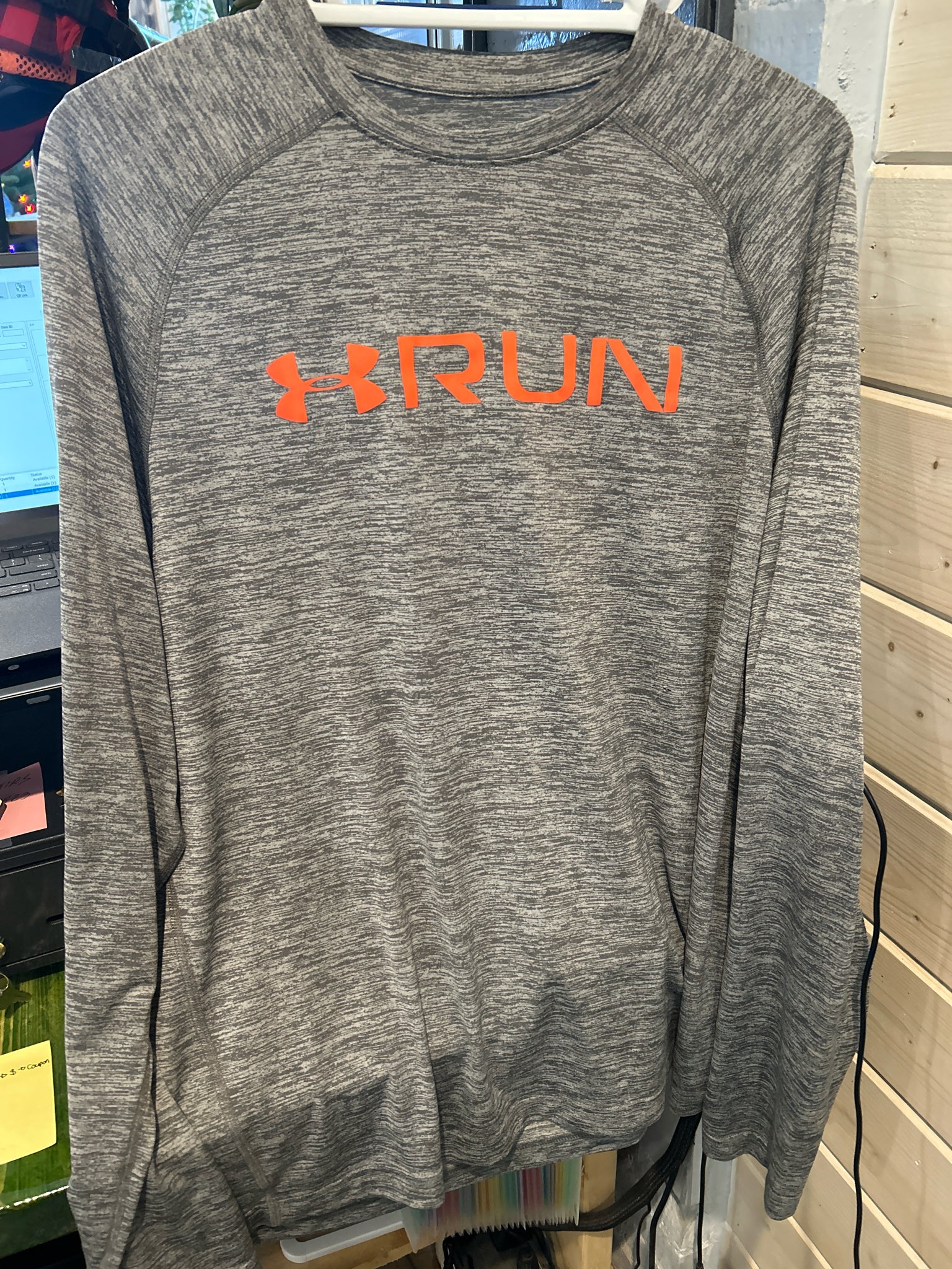 Under Armour Size L Shirt