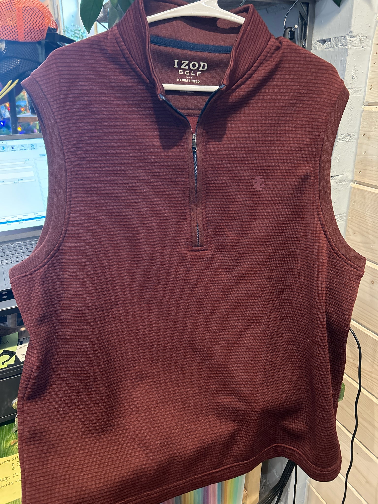 Size M IZOD Golf Vest
