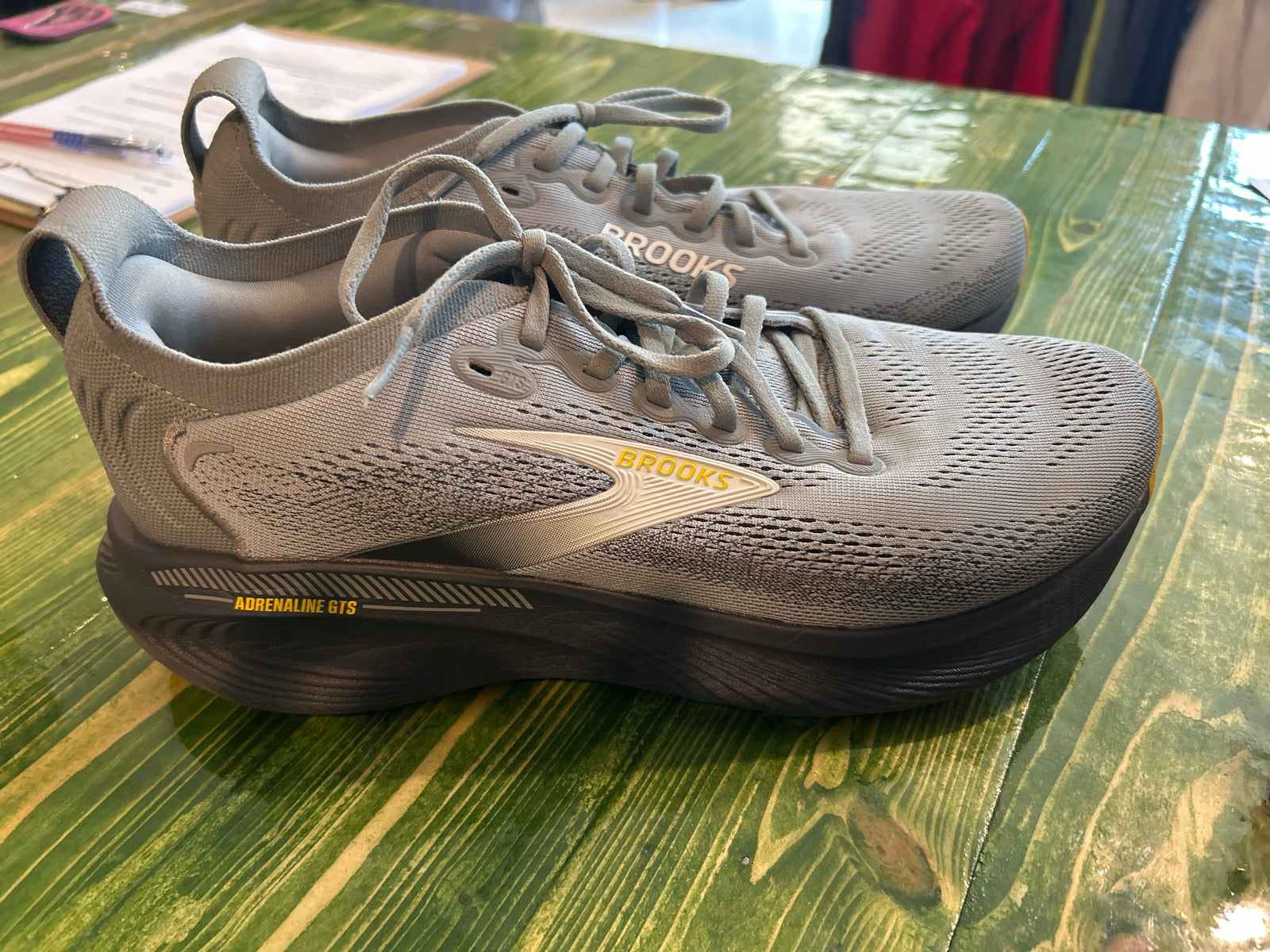 Brooks Adrenaline GTS Running Size 9 Grey Shoes