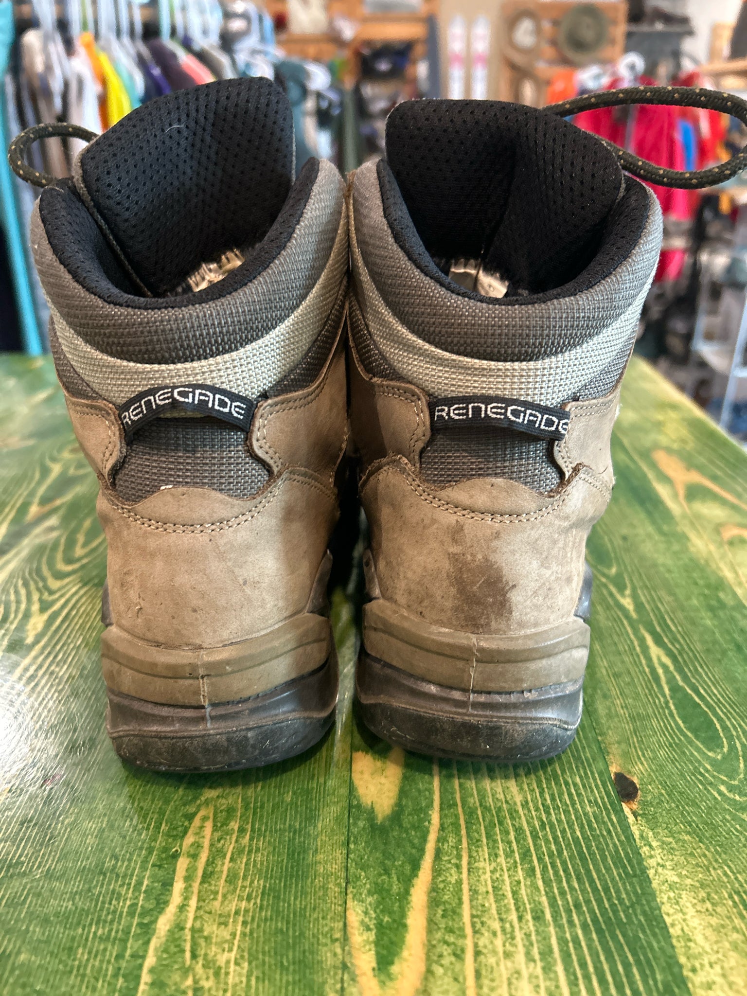 Lowa Renegade GTX Mid Hiking Boots