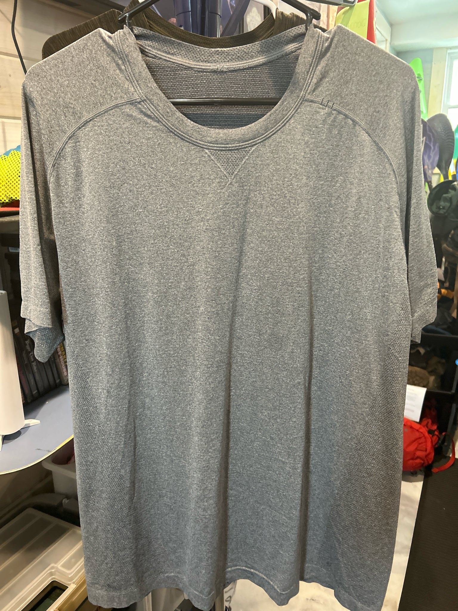 Lululemon Size L Shirt