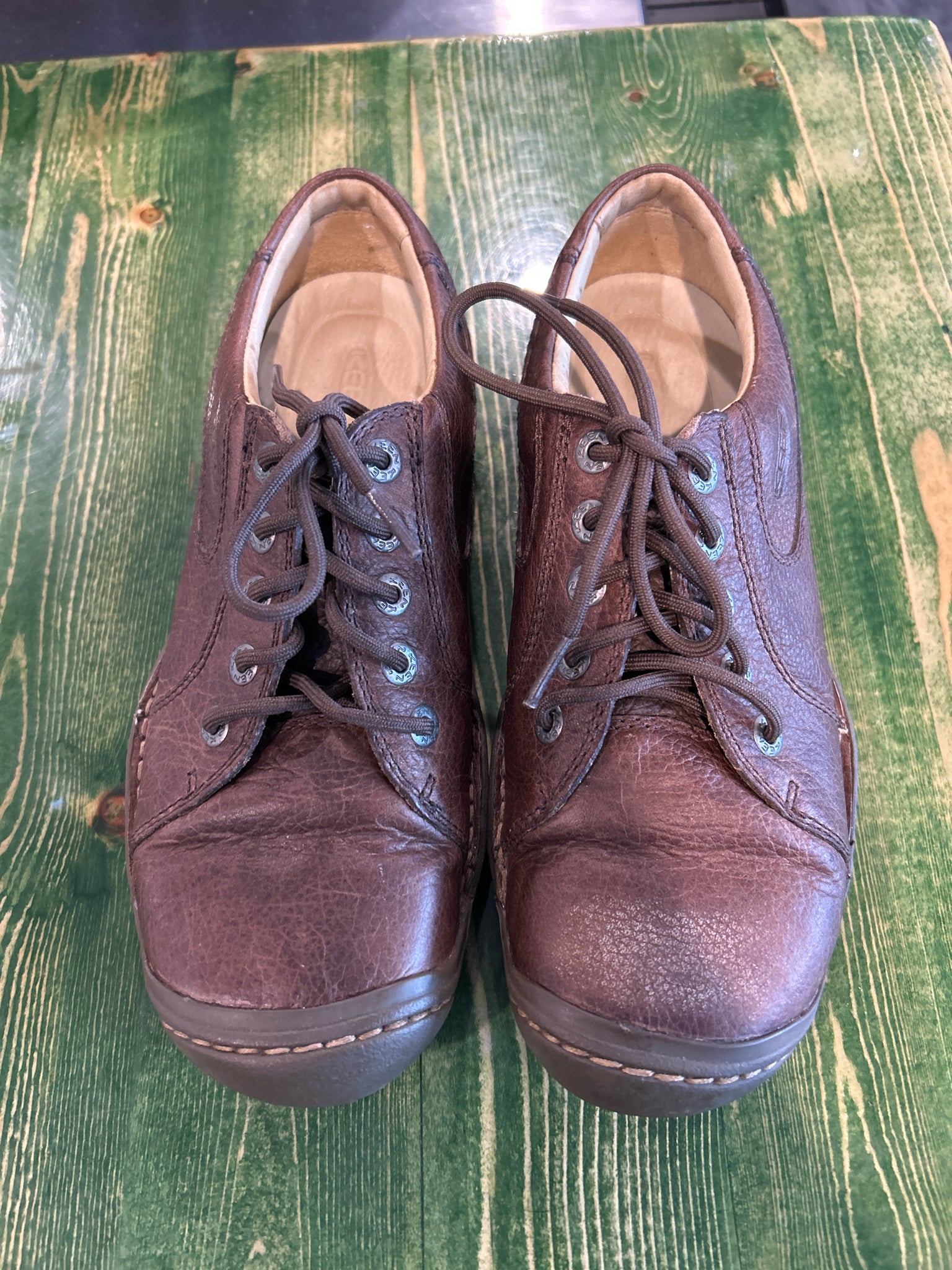 Keen Size 8 brown Shoes