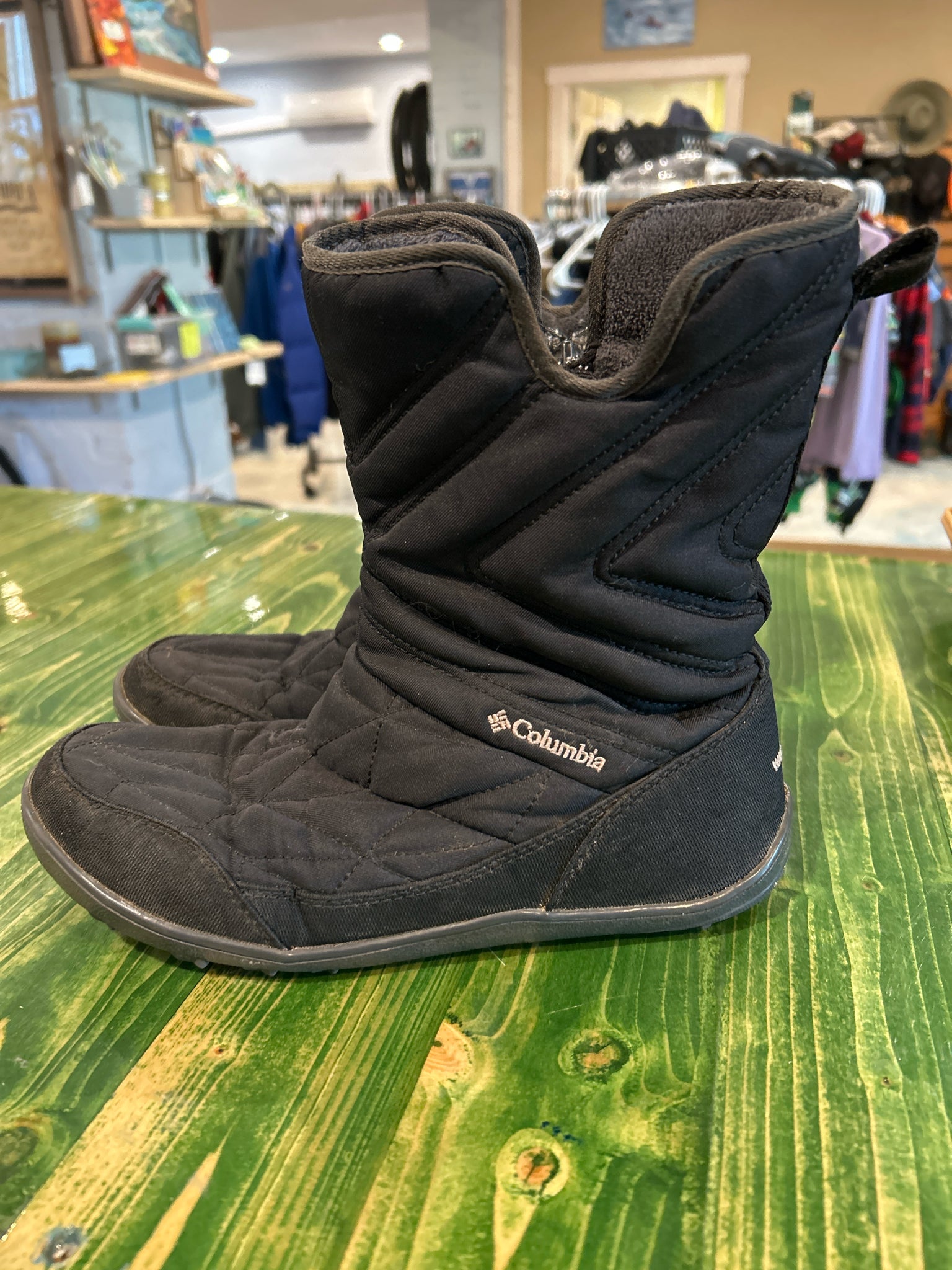 Columbia Size 9 Black Shoes