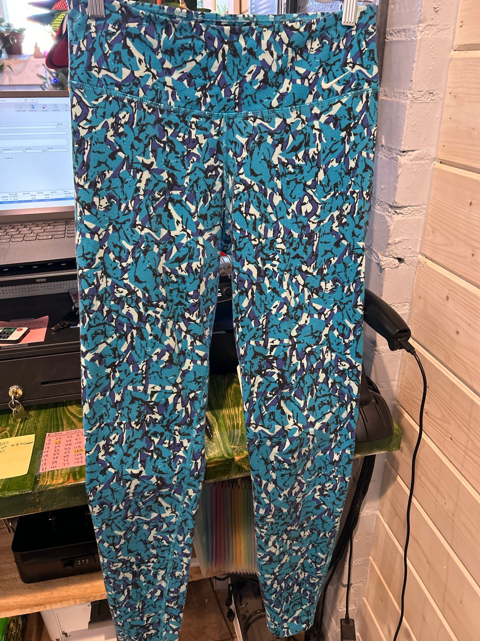 Size M Nike Leggings