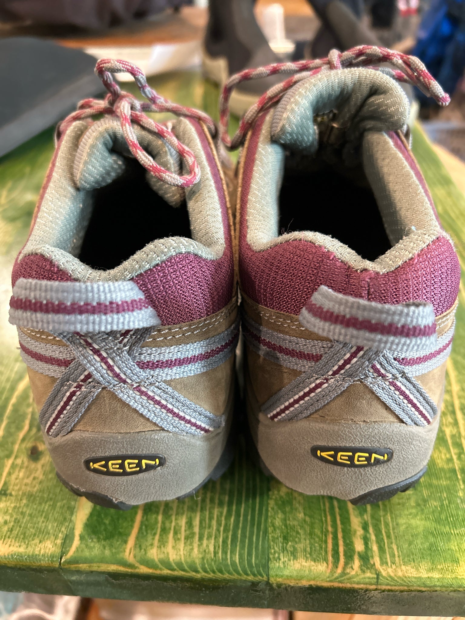 Keen Size 8.5 brown Shoes