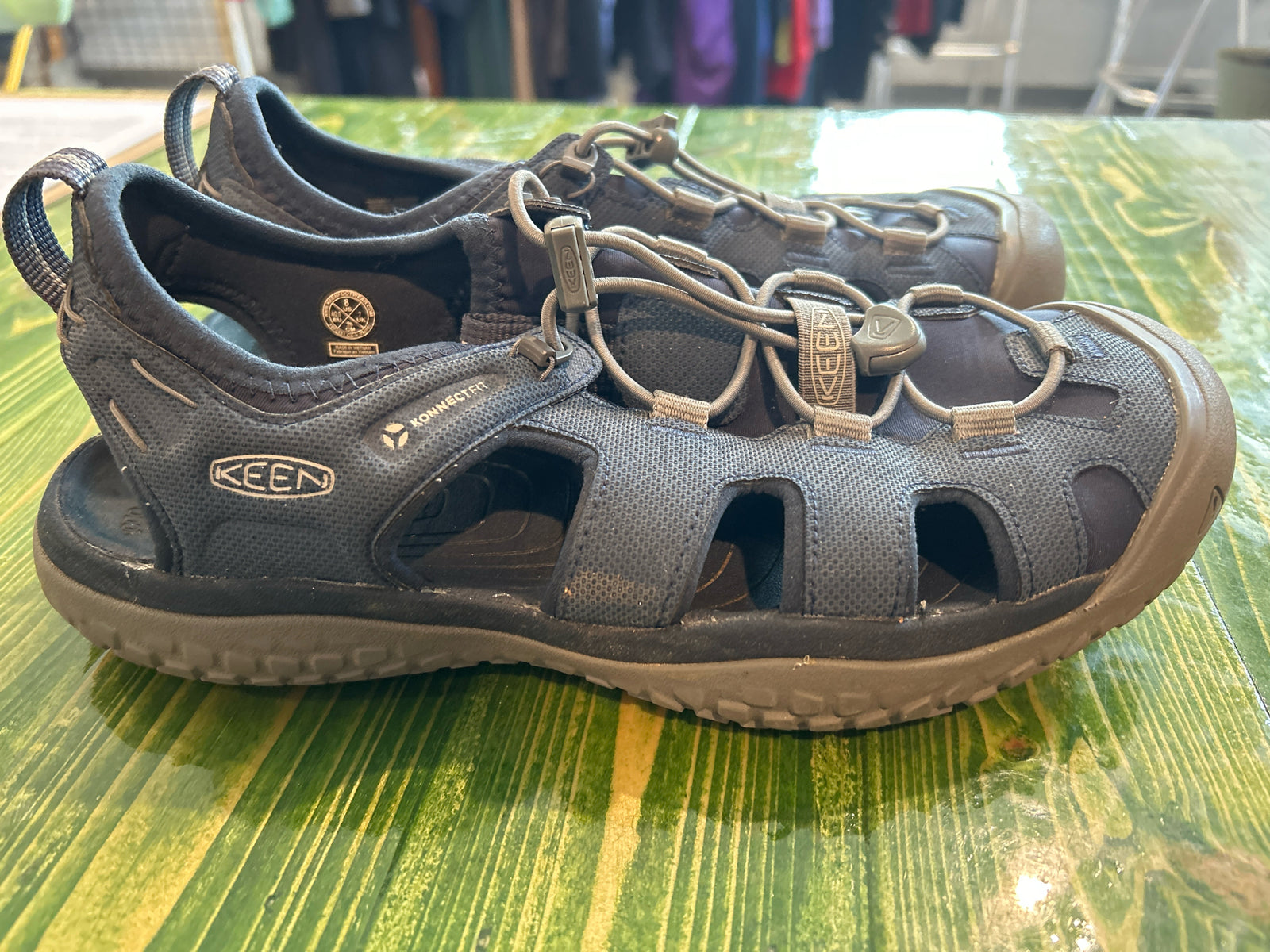 Keen SOLR Mens Size 8 Navy Water Shoes