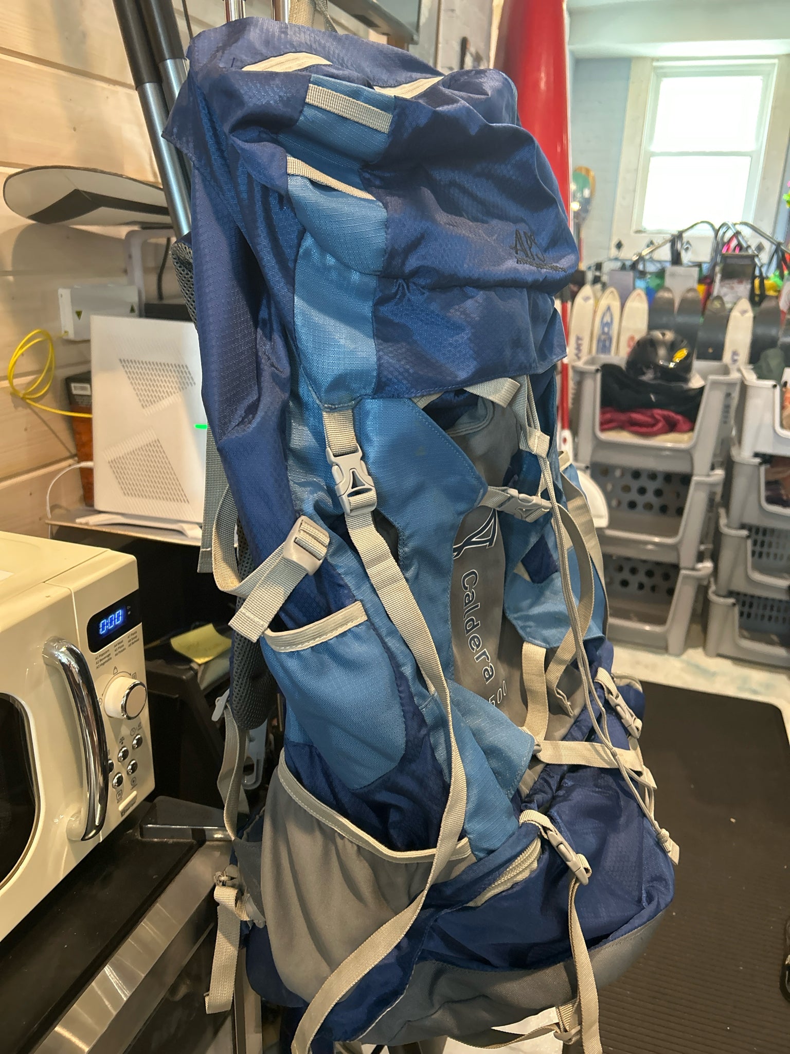 Alps Mountaineering Caldera 4500  Backpack