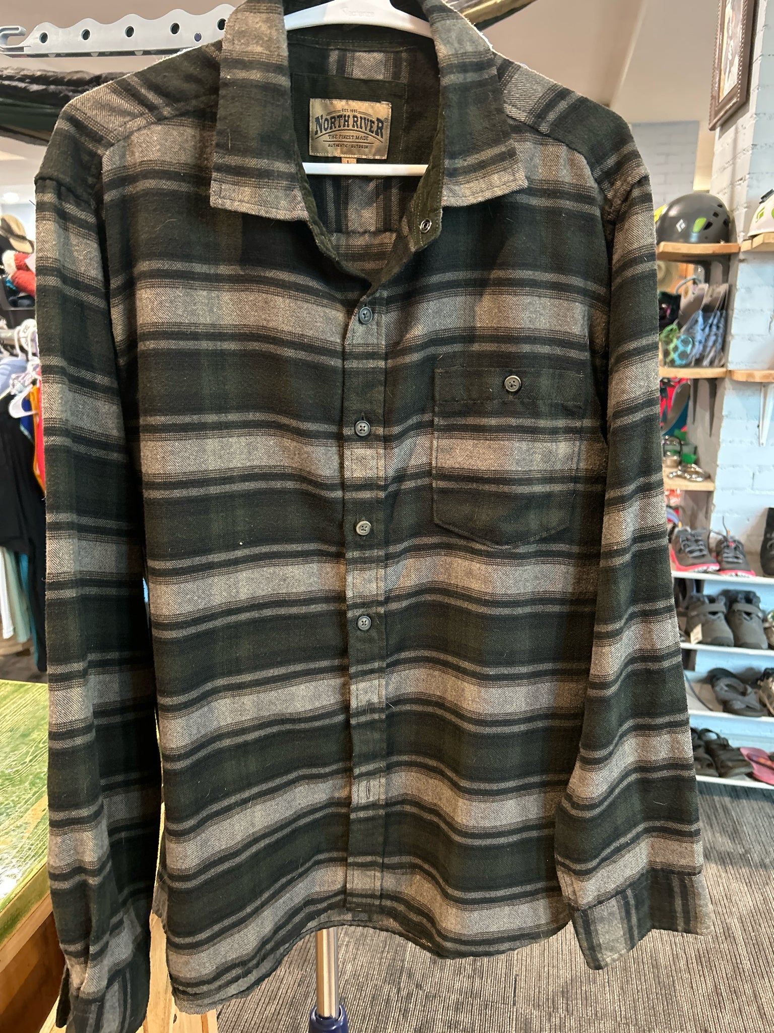 North River Outfitters Size L Shirt