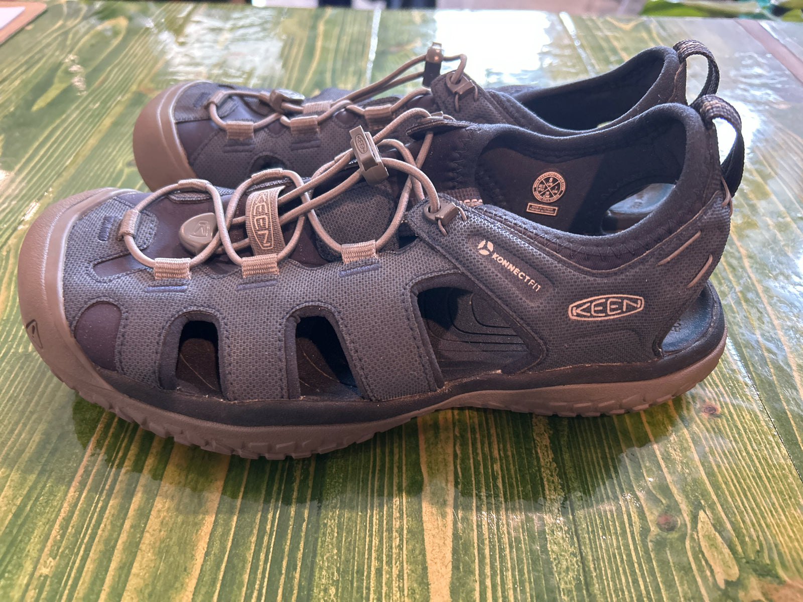 Keen SOLR Mens Size 8 Navy Water Shoes