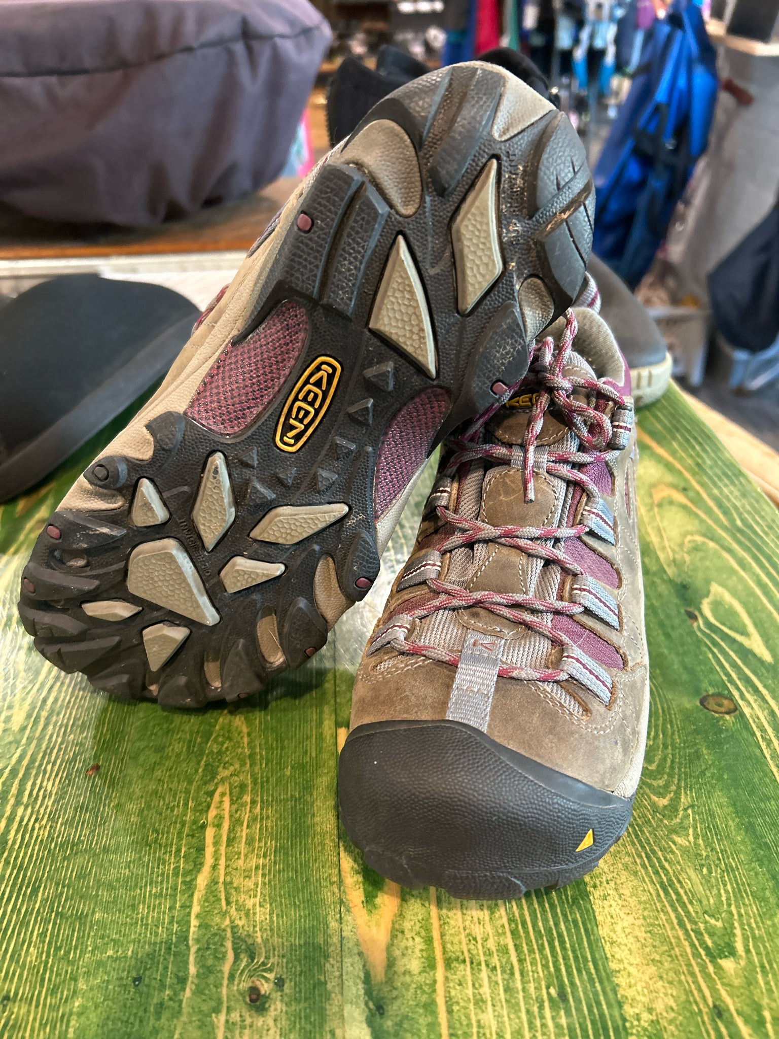 Keen Size 8.5 brown Shoes