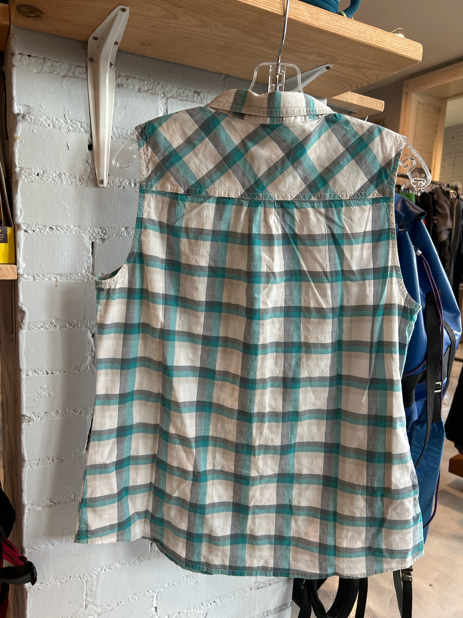 Sleeveless Ladies button down top