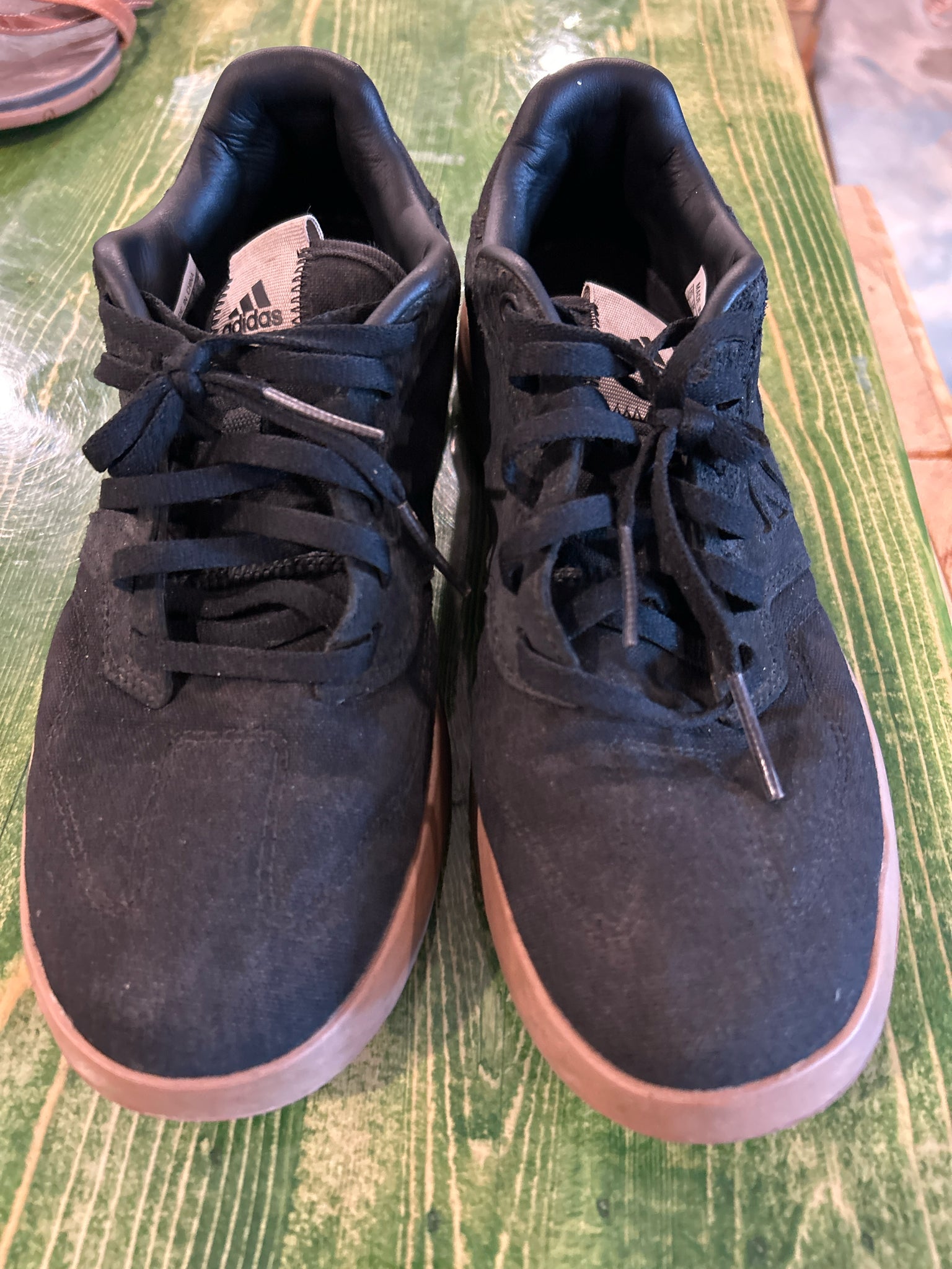 Adidas Size 7 Black Shoes