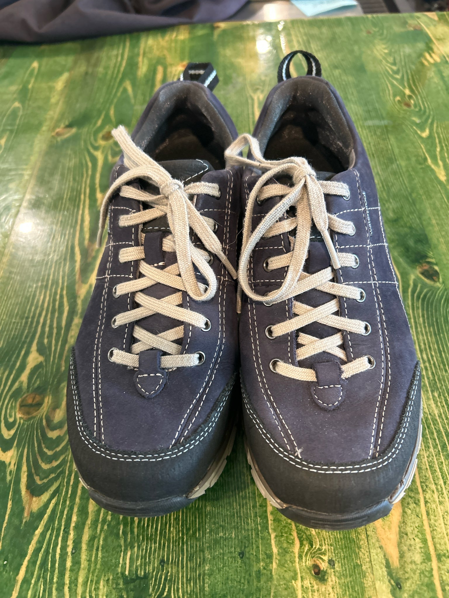 Clarks Wave Trek Size 9 Waterproof Walking Shoes