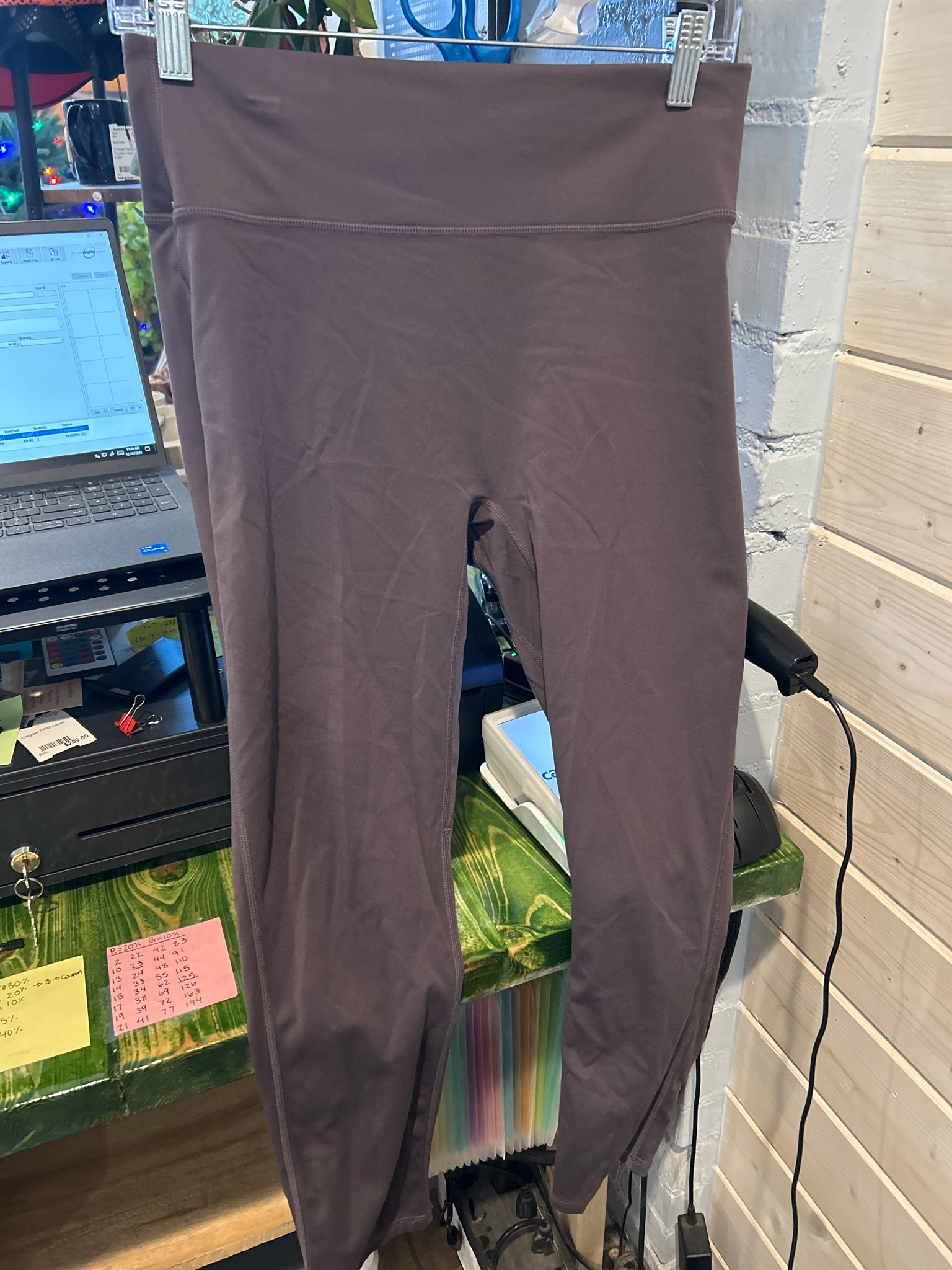 Size L Fabletics Leggings