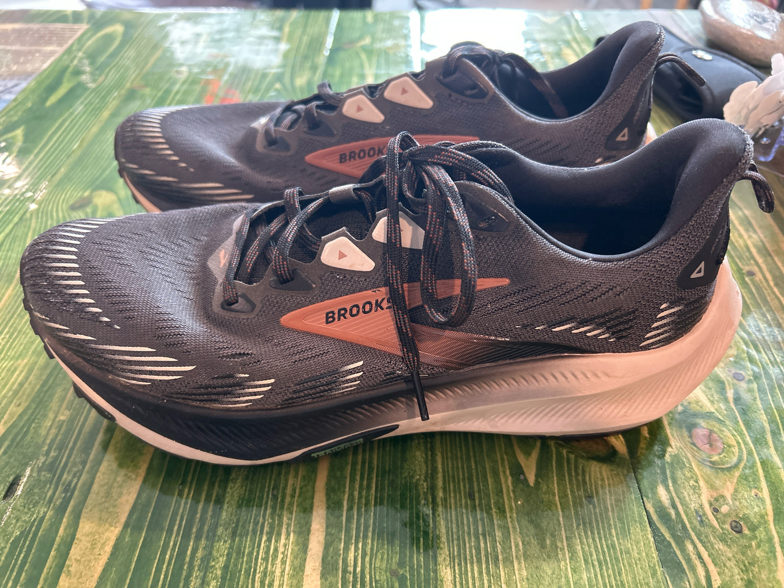 Brooks Ghost Trail Running Shoe Mens Size 9.5