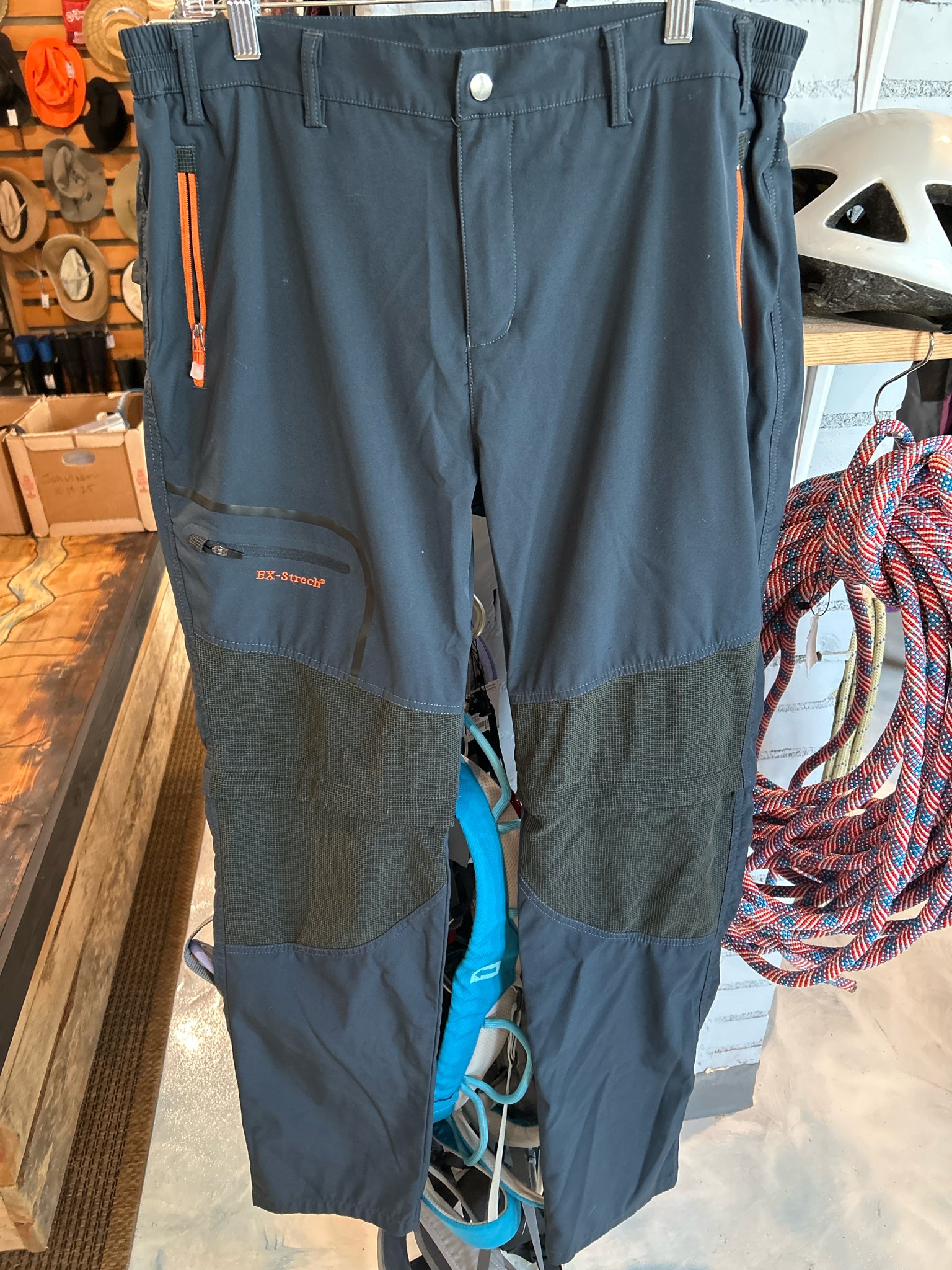 Size L Outdoorsport Pants