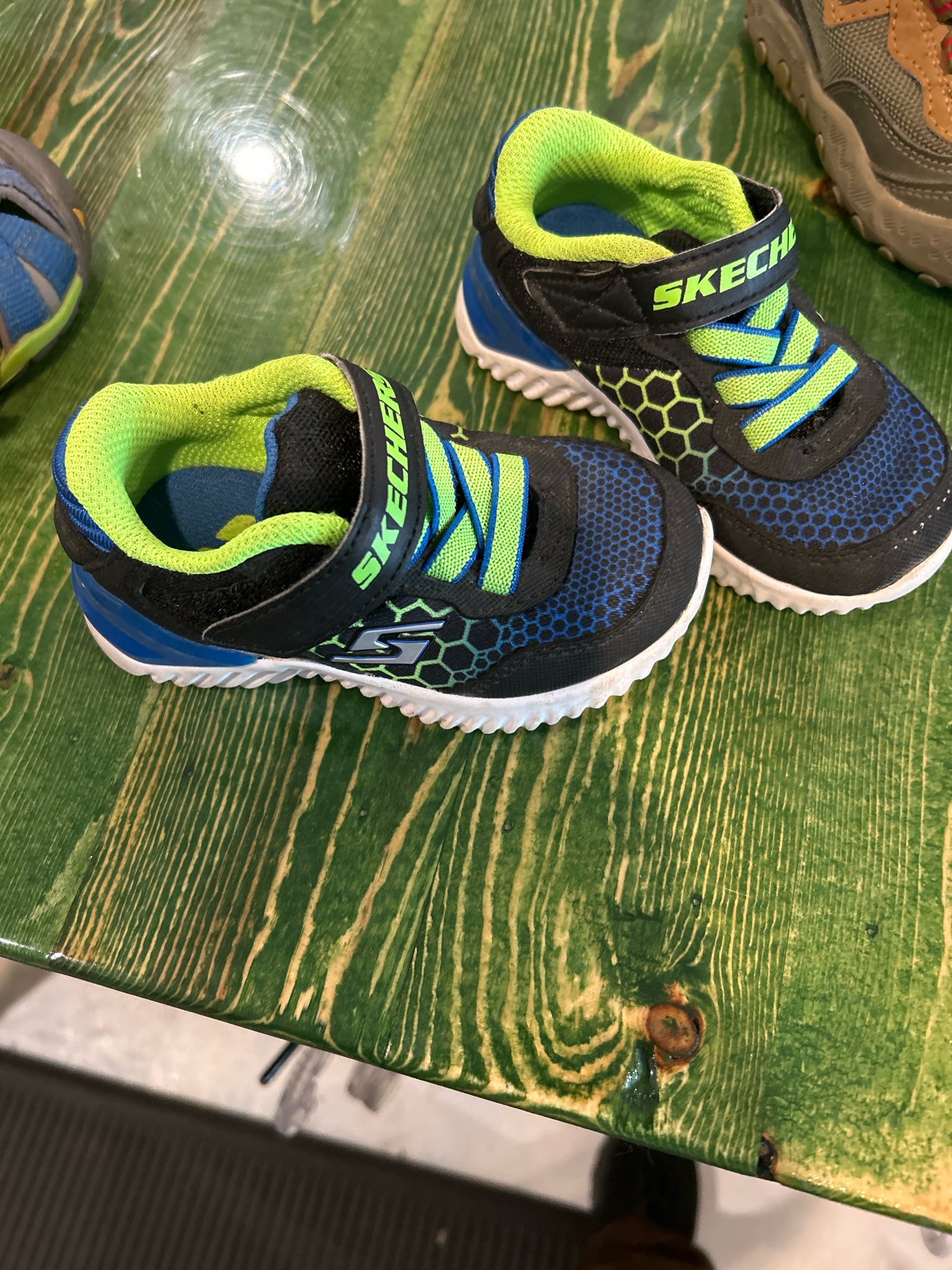 Sketchers Size 6 Blue Kids shoes