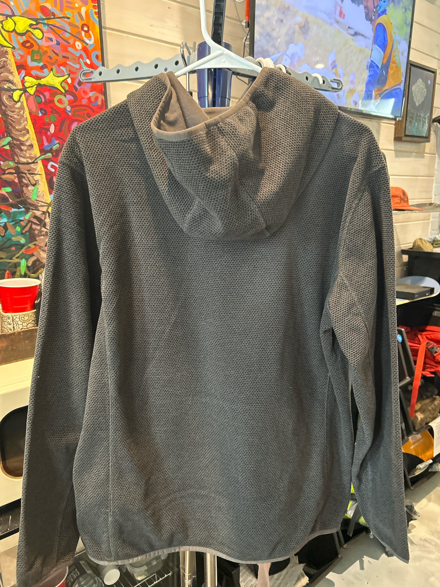 Size S Mountain and Isles Long Sleeve Hoodie