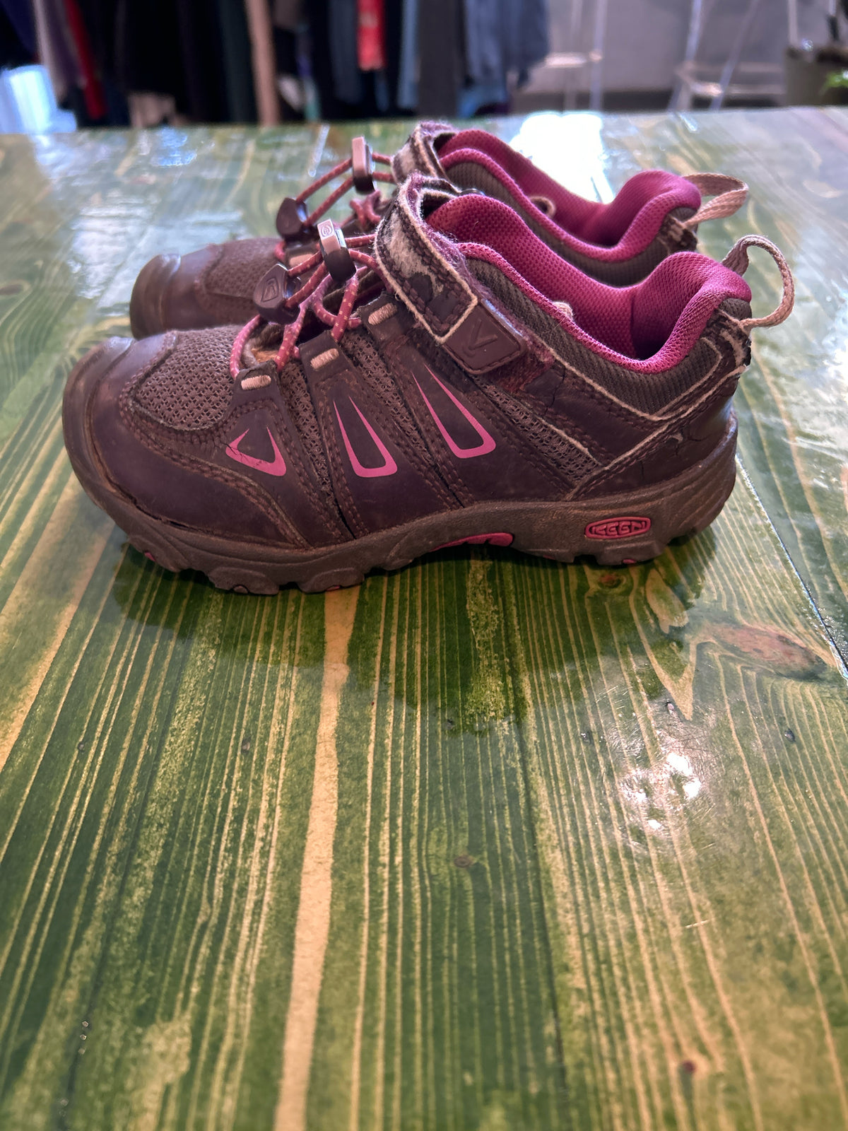 Keen Size 11 Oakridge Low Waterproof Hiking  Kids shoe