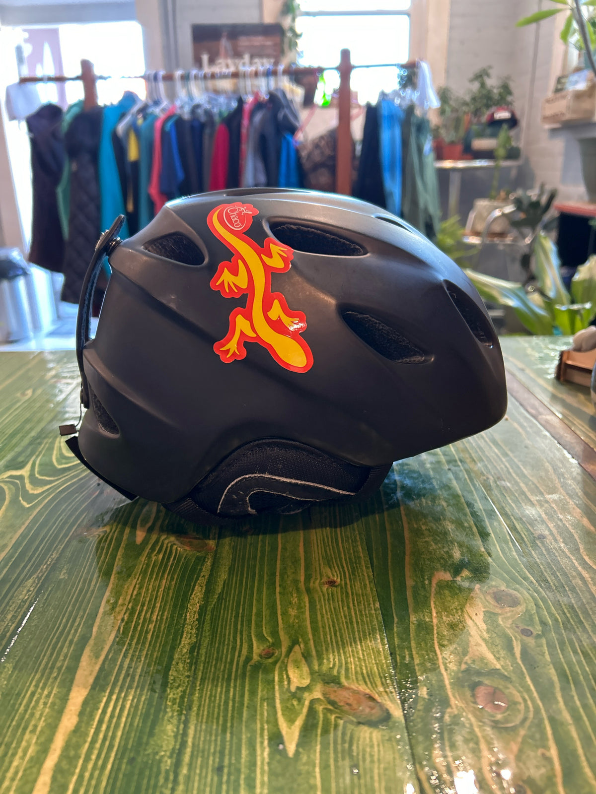 Size Md. Giro G9 Ski/Snowboard Helmet