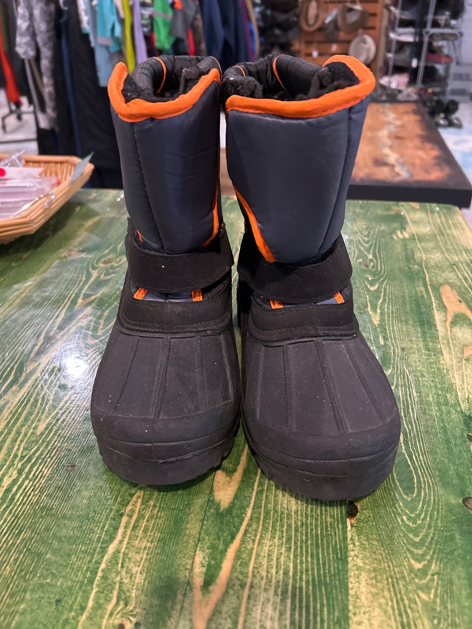 Ozark Trail Size 4 Black Kids shoes