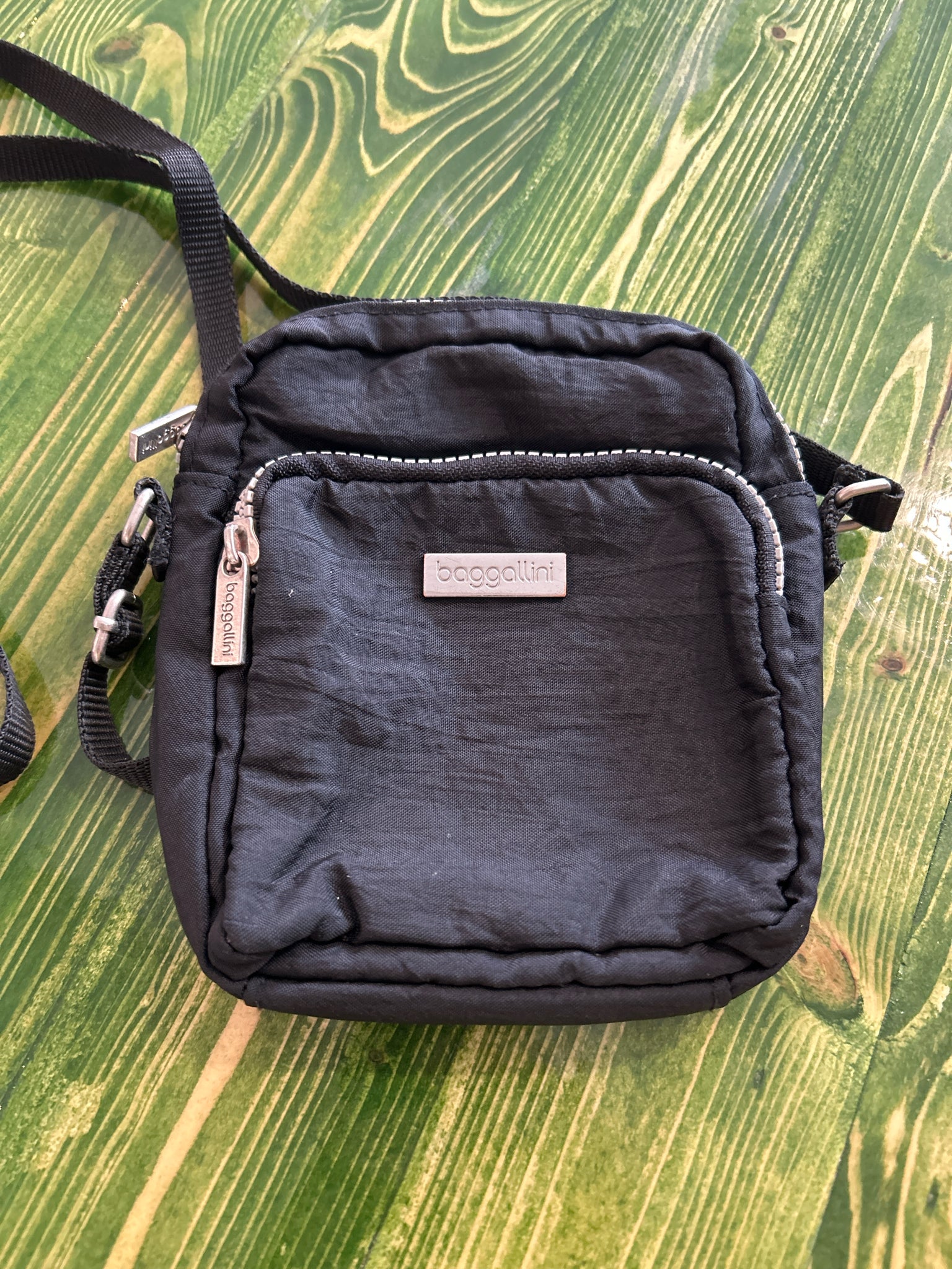 Baggallini crossbody travel purse