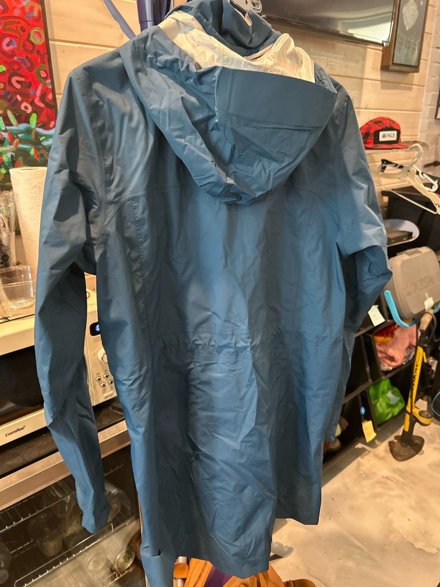 Size L REI Raincoat
